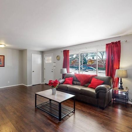Large Remodeled Home With 5 Bedrooms 4 King Bed Centennial Exterior foto