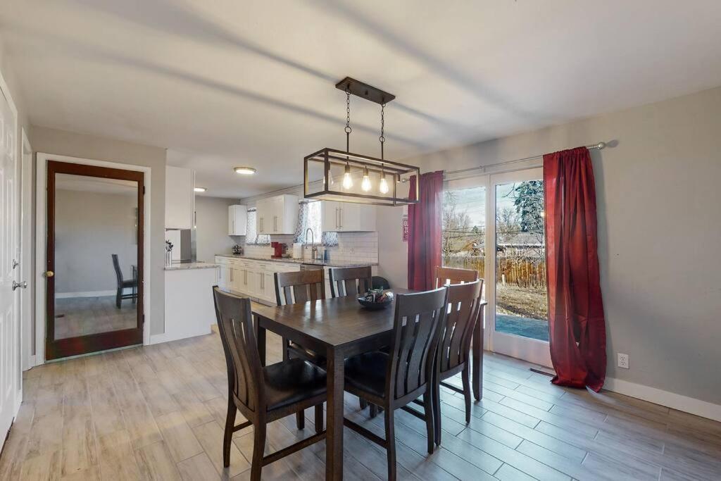 Large Remodeled Home With 5 Bedrooms 4 King Bed Centennial Exterior foto